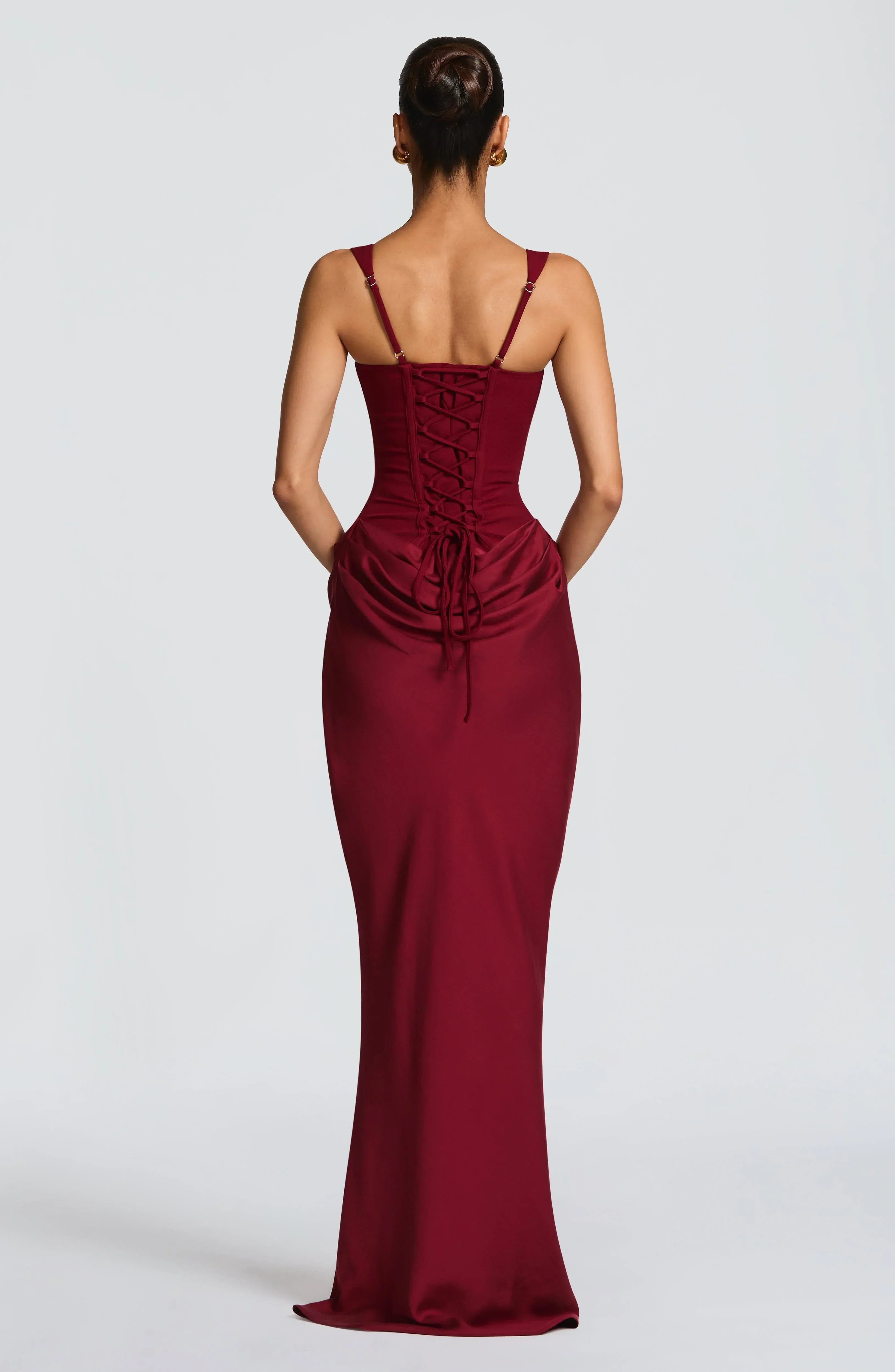 Women's fitted open-back square-neck evening dress