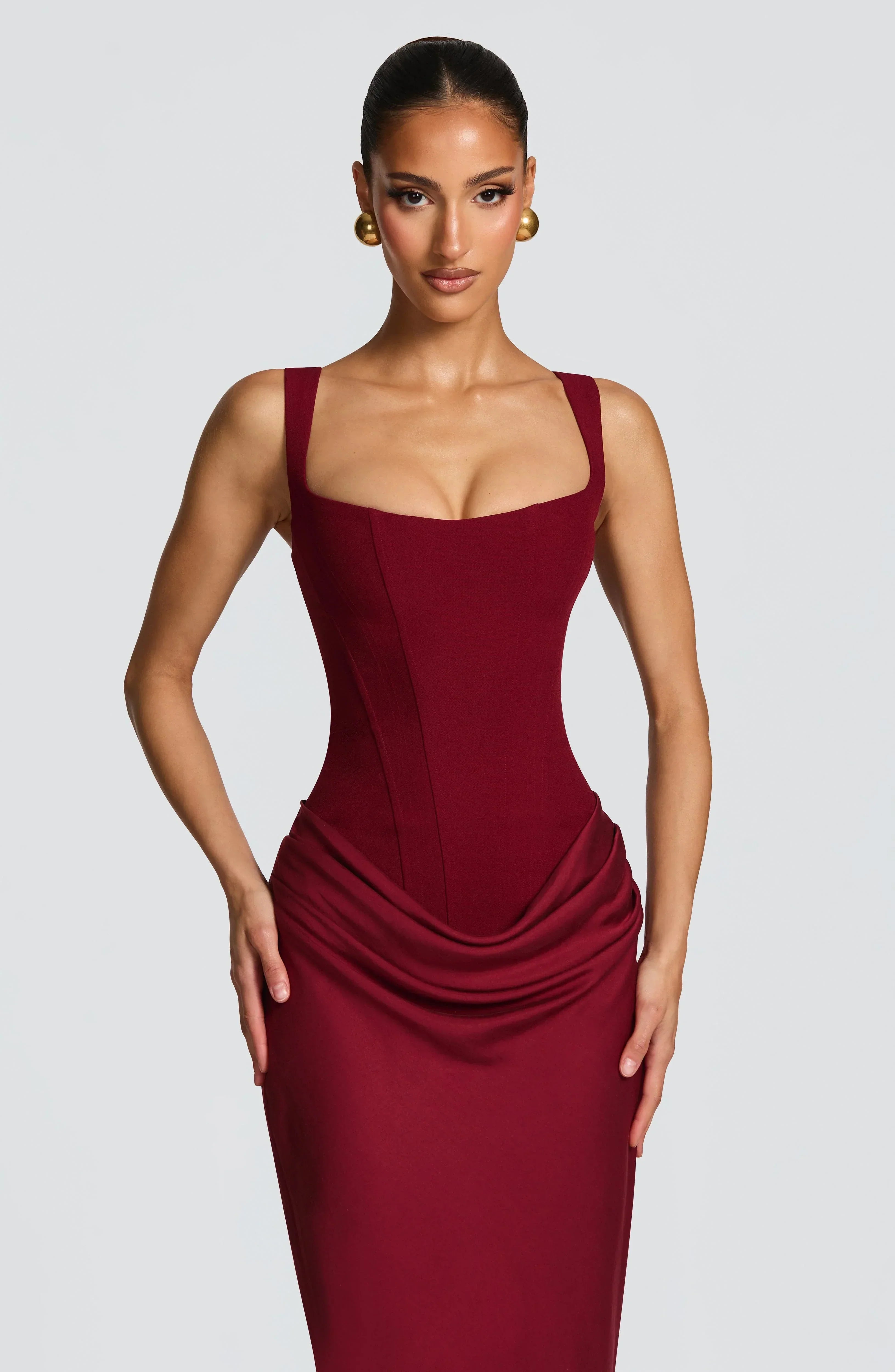 Women's fitted open-back square-neck evening dress