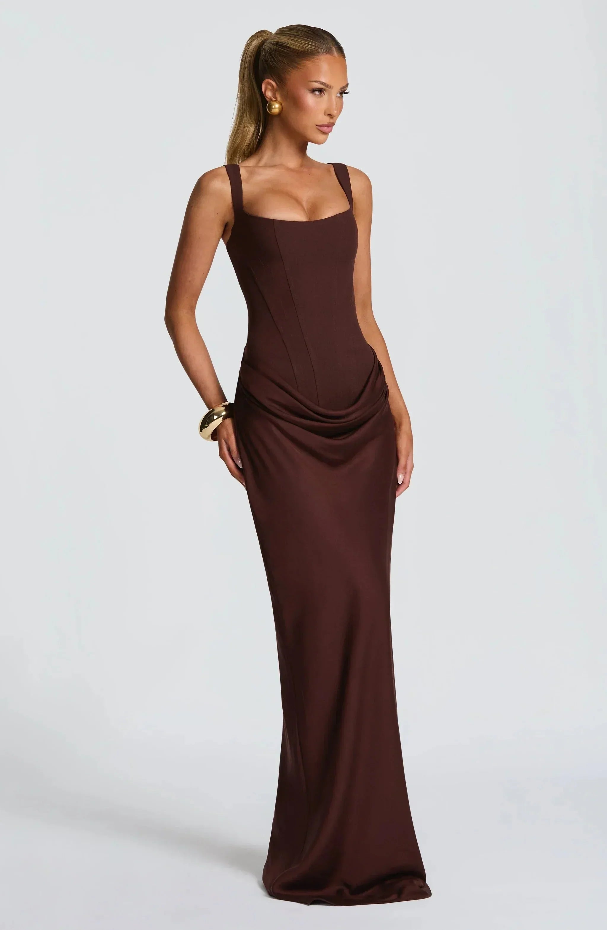 Women's fitted open-back square-neck evening dress